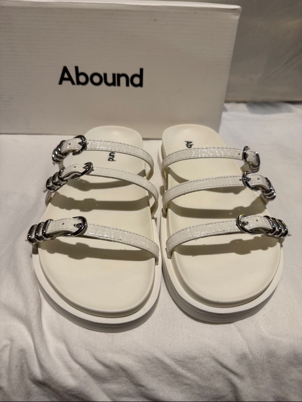 NIB Abound croco sandals size 8 .